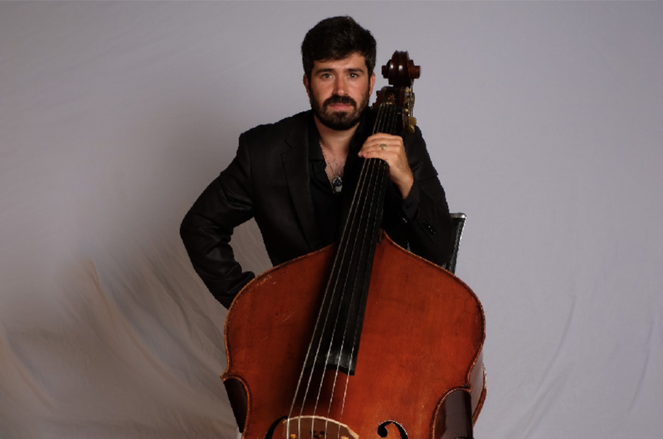 Rodrigo Moro Martín holding double bass 